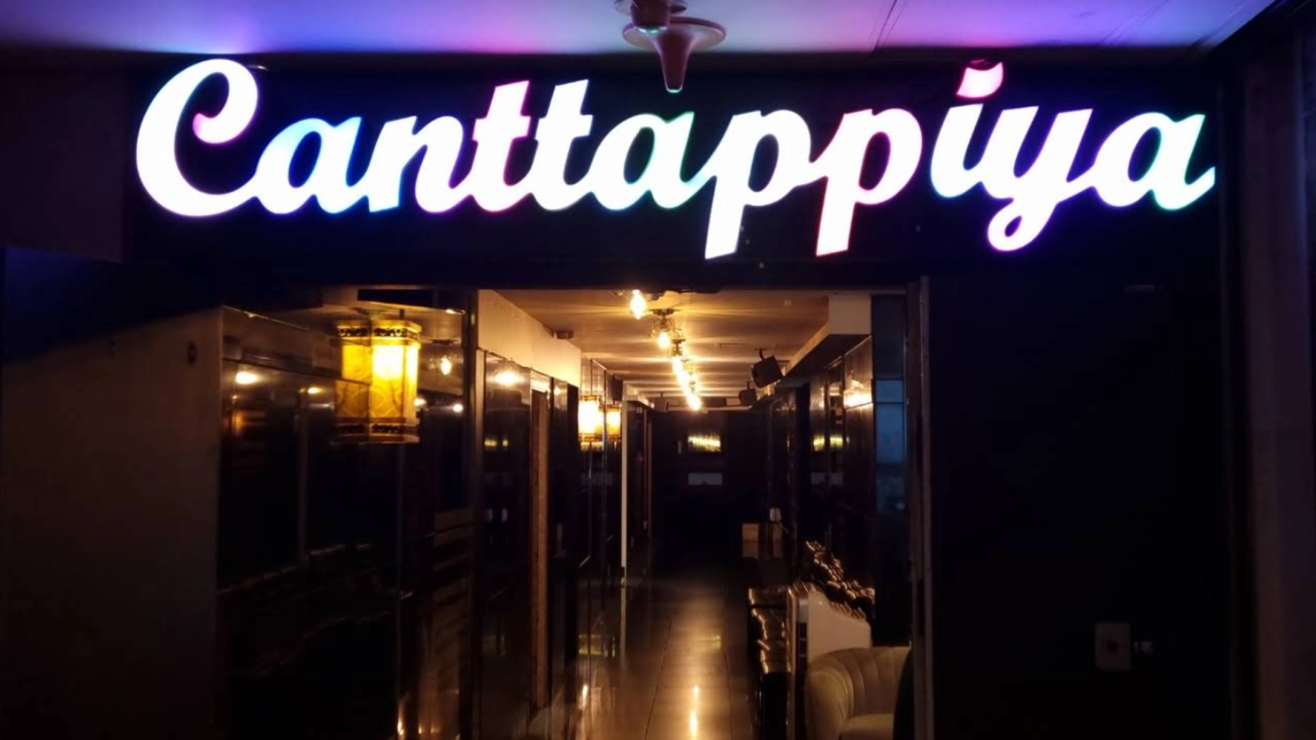 FAQ 섹션 배경 이미지